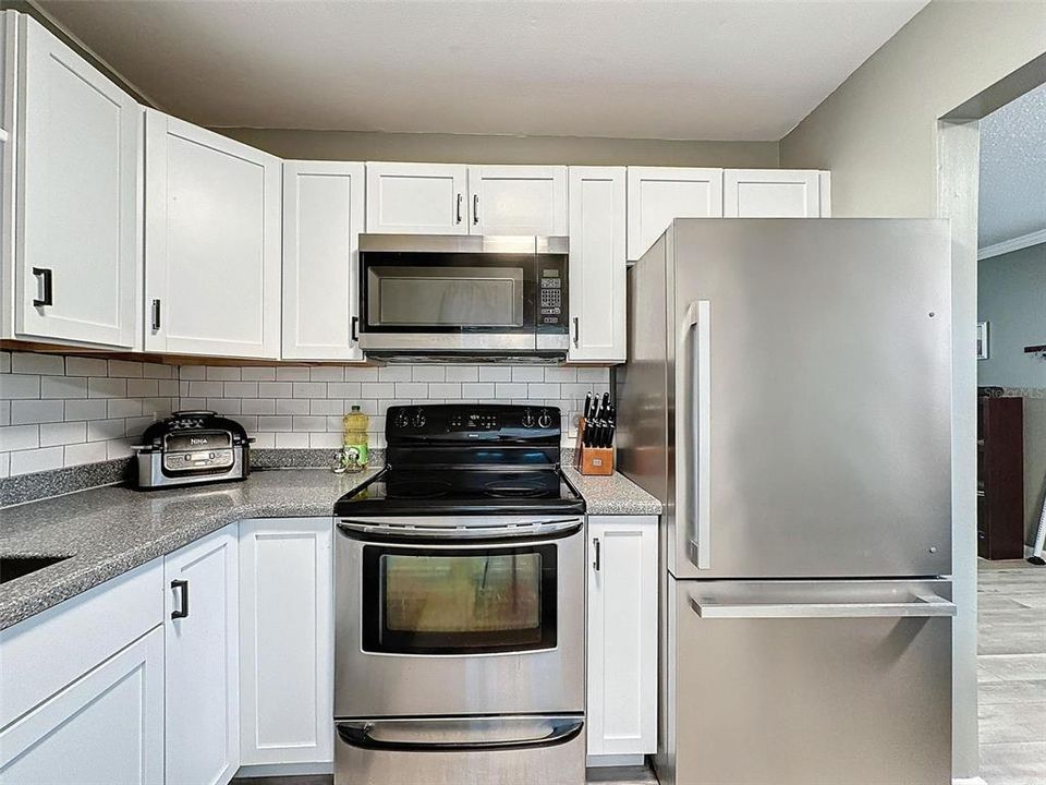 For Sale: $169,999 (2 beds, 2 baths, 984 Square Feet)