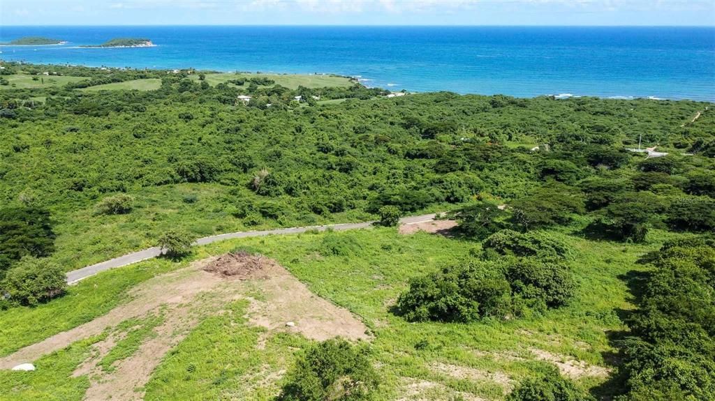 На продажу: $385,000 (2.01 acres)