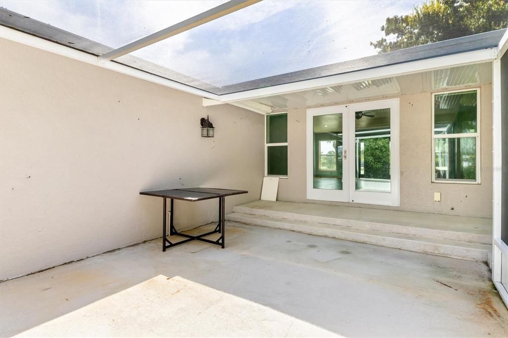 Wrap-around screened lanai looking towards Living/Great Room.