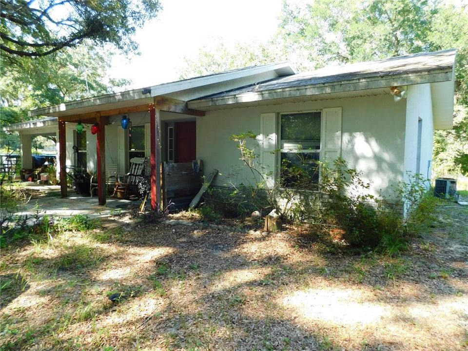 Active With Contract: $200,000 (3 beds, 2 baths, 1171 Square Feet)