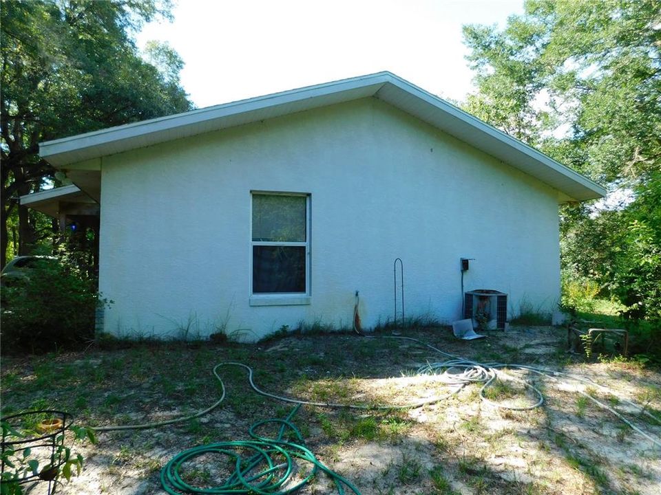 Active With Contract: $200,000 (3 beds, 2 baths, 1171 Square Feet)