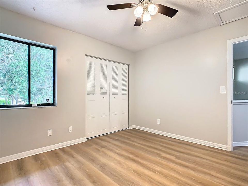 Active With Contract: $219,900 (2 beds, 1 baths, 1305 Square Feet)