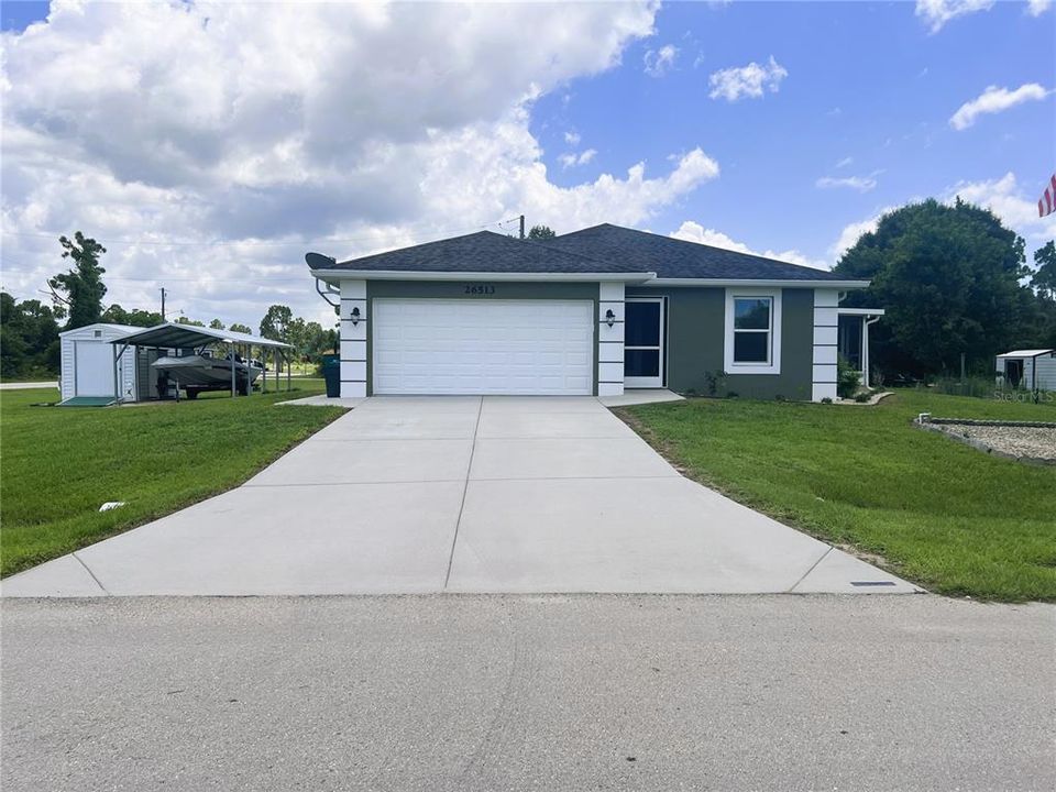 Front with driveway