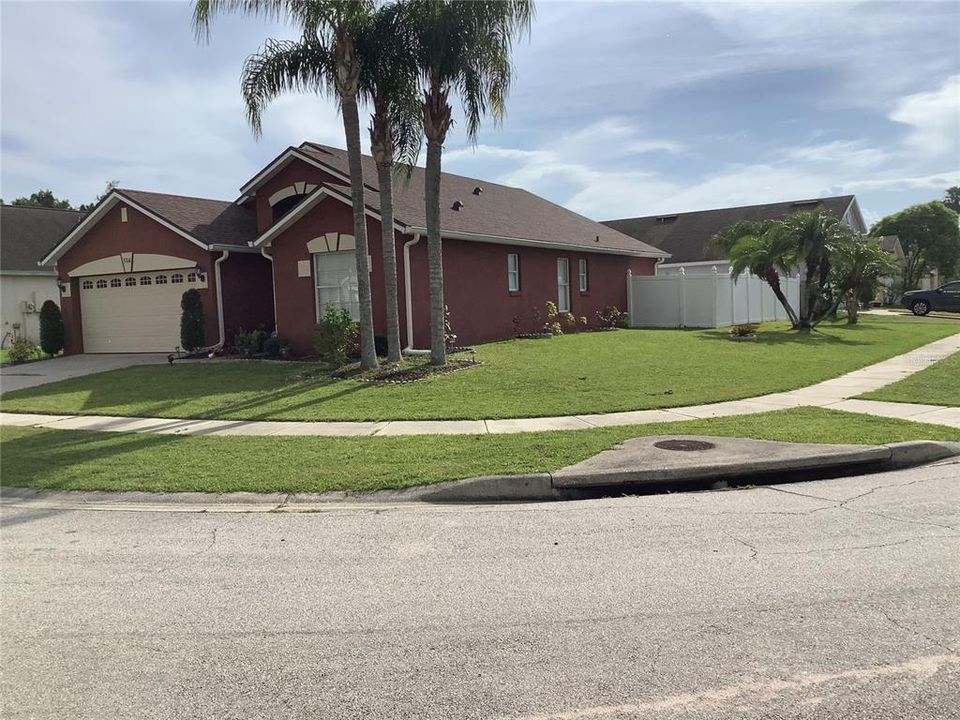 For Sale: $500,000 (3 beds, 2 baths, 1398 Square Feet)