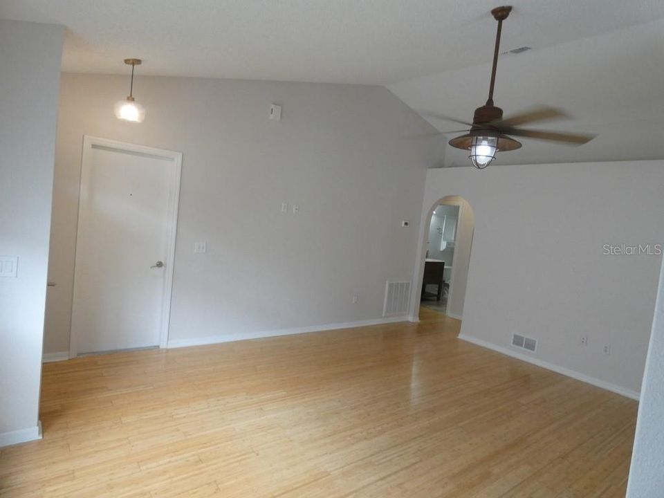 For Sale: $335,000 (3 beds, 2 baths, 1303 Square Feet)