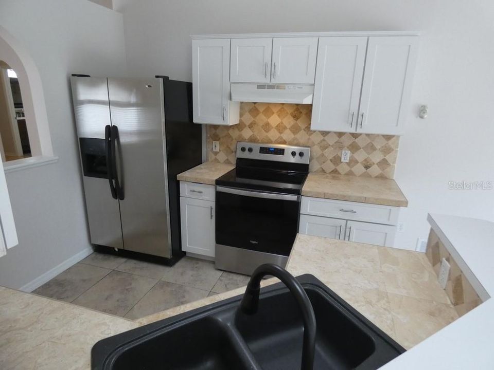 For Sale: $335,000 (3 beds, 2 baths, 1303 Square Feet)