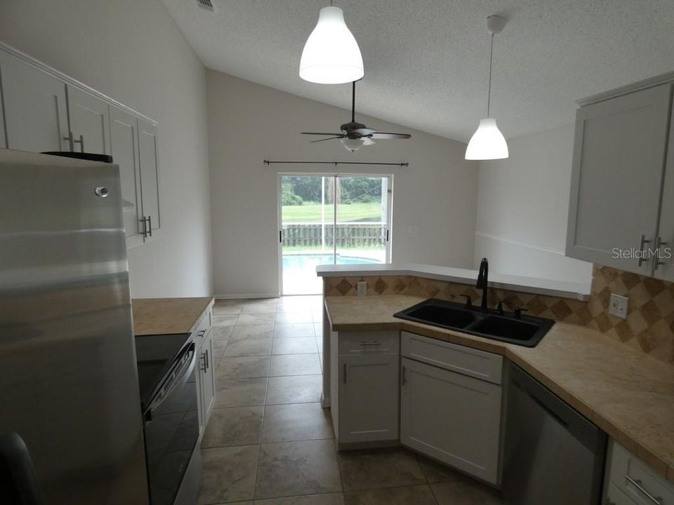 For Sale: $335,000 (3 beds, 2 baths, 1303 Square Feet)