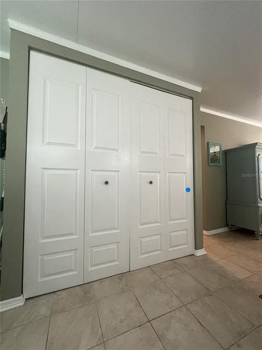 Queen size murphy bed in front florida room