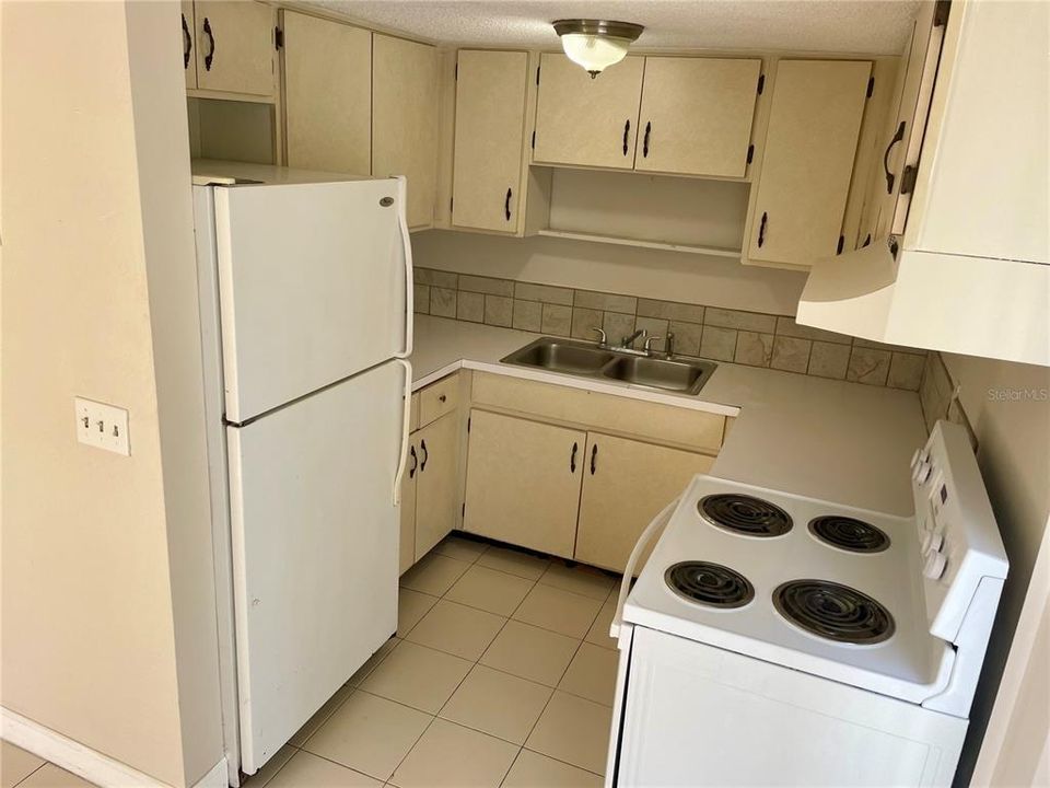 For Sale: $129,000 (2 beds, 1 baths, 960 Square Feet)