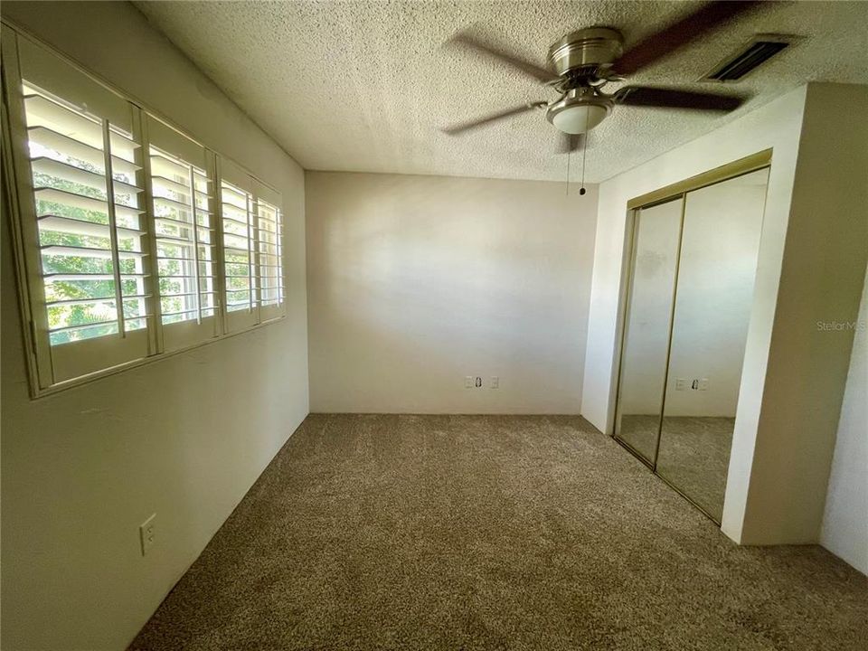 For Sale: $129,000 (2 beds, 1 baths, 960 Square Feet)