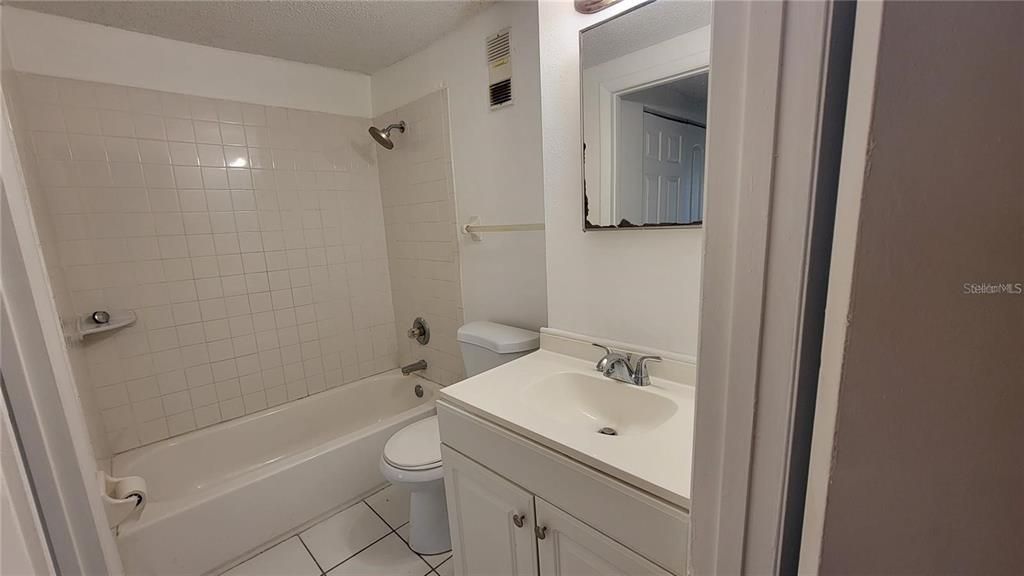 For Rent: $1,350 (2 beds, 1 baths, 1074 Square Feet)