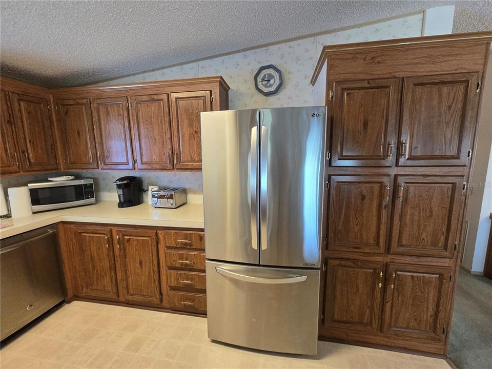 For Sale: $199,800 (2 beds, 2 baths, 1344 Square Feet)