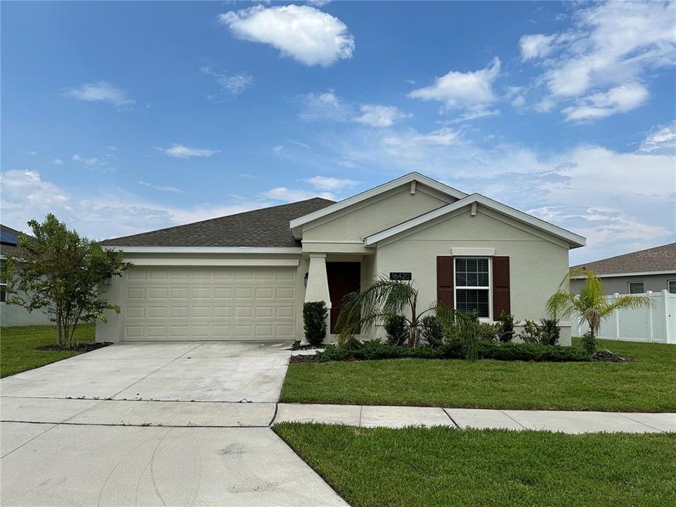 Recently Rented: $2,200 (3 beds, 2 baths, 1561 Square Feet)