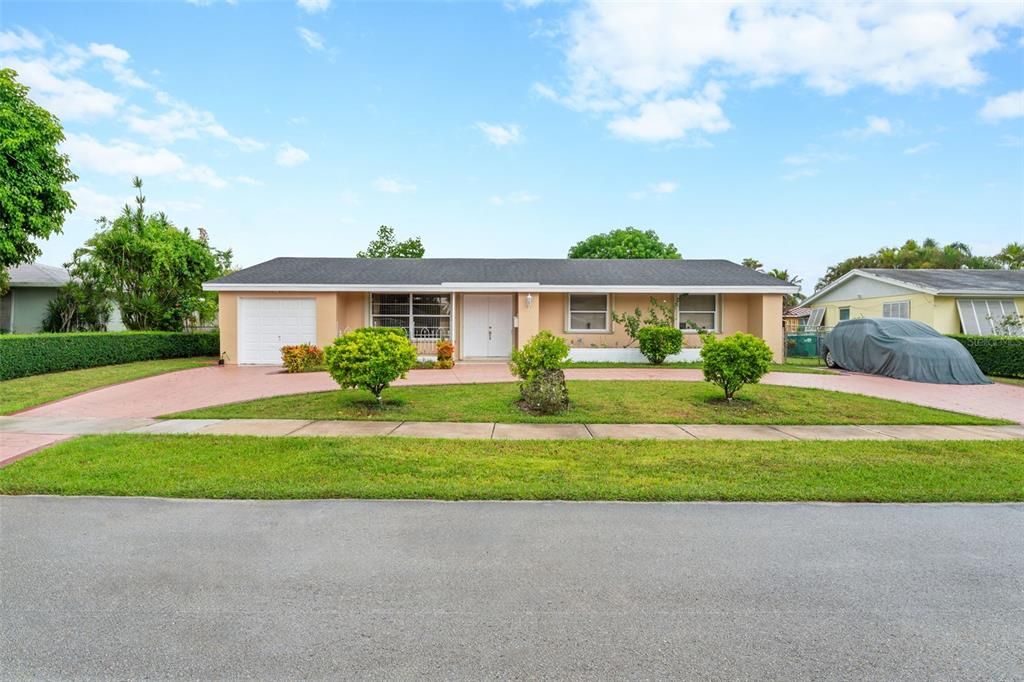 Recently Sold: $640,000 (4 beds, 2 baths, 1577 Square Feet)