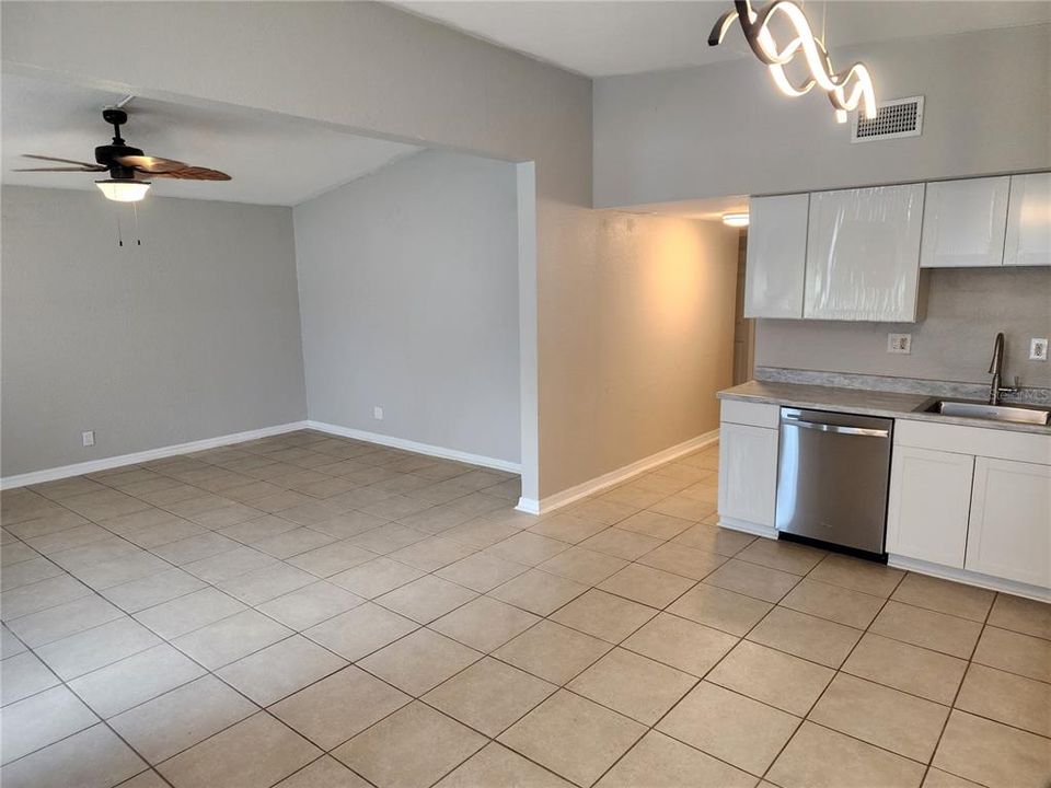 Active With Contract: $245,000 (3 beds, 2 baths, 960 Square Feet)