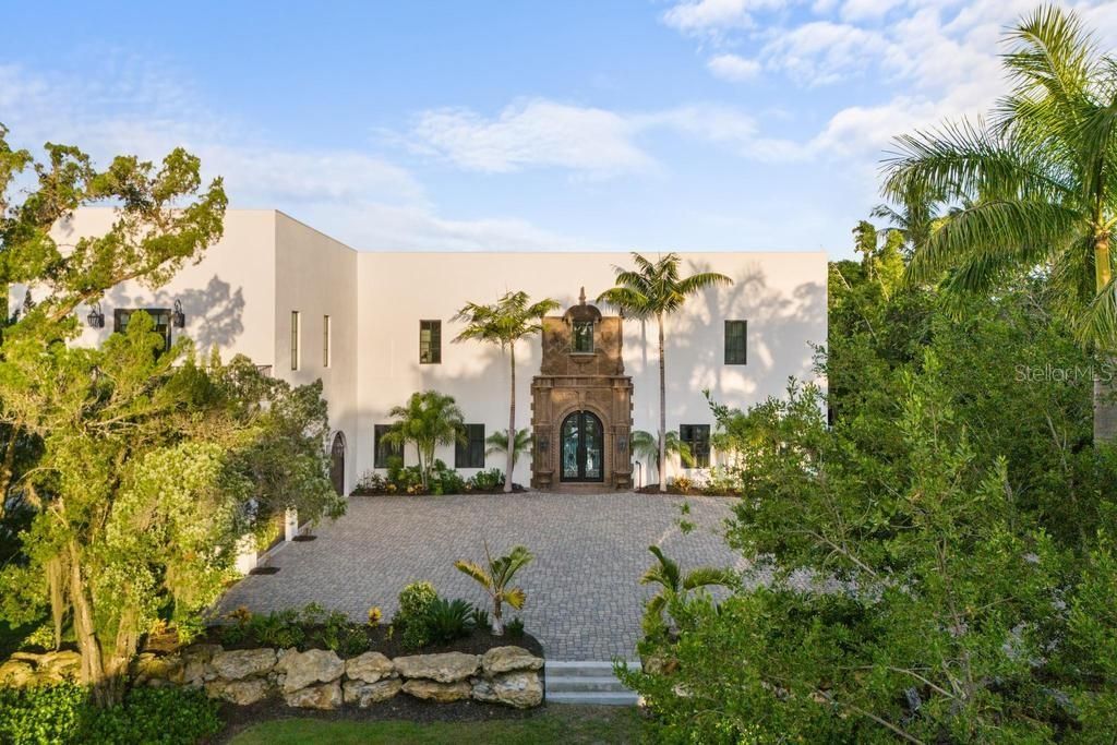 For Sale: $8,495,000 (6 beds, 6 baths, 5201 Square Feet)