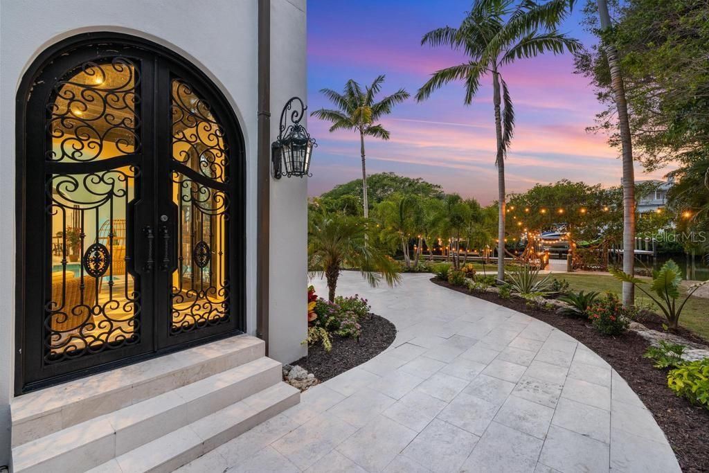 For Sale: $8,495,000 (6 beds, 6 baths, 5201 Square Feet)