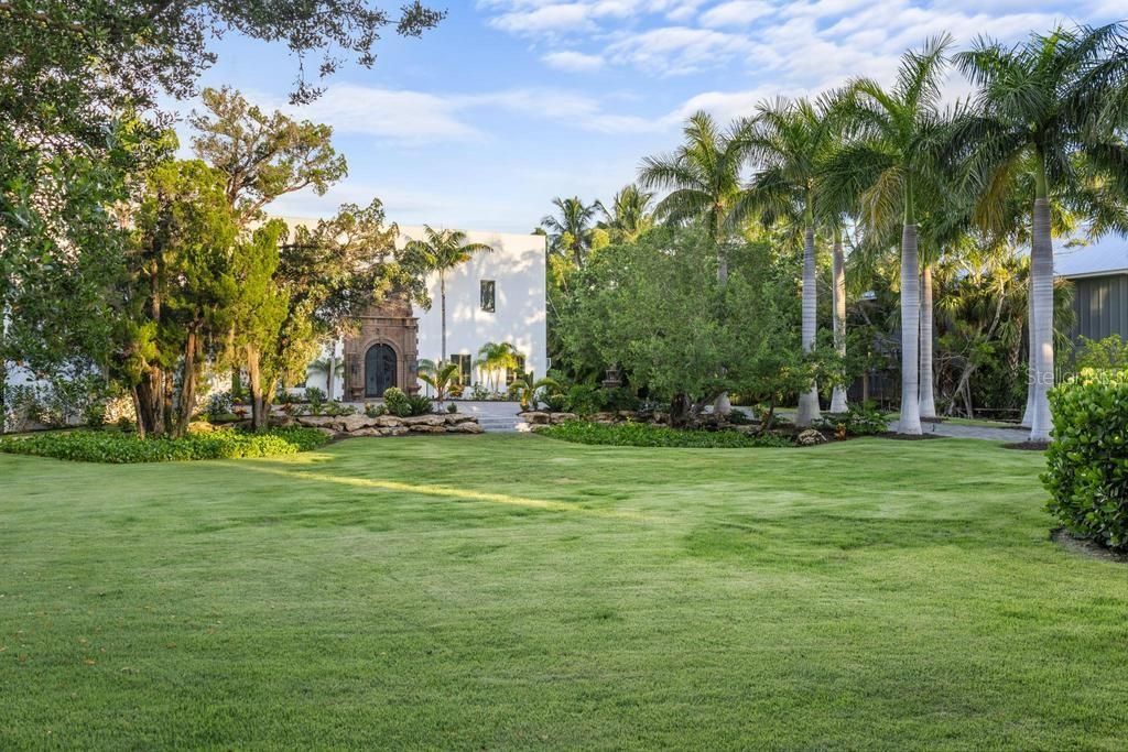 For Sale: $8,495,000 (6 beds, 6 baths, 5201 Square Feet)