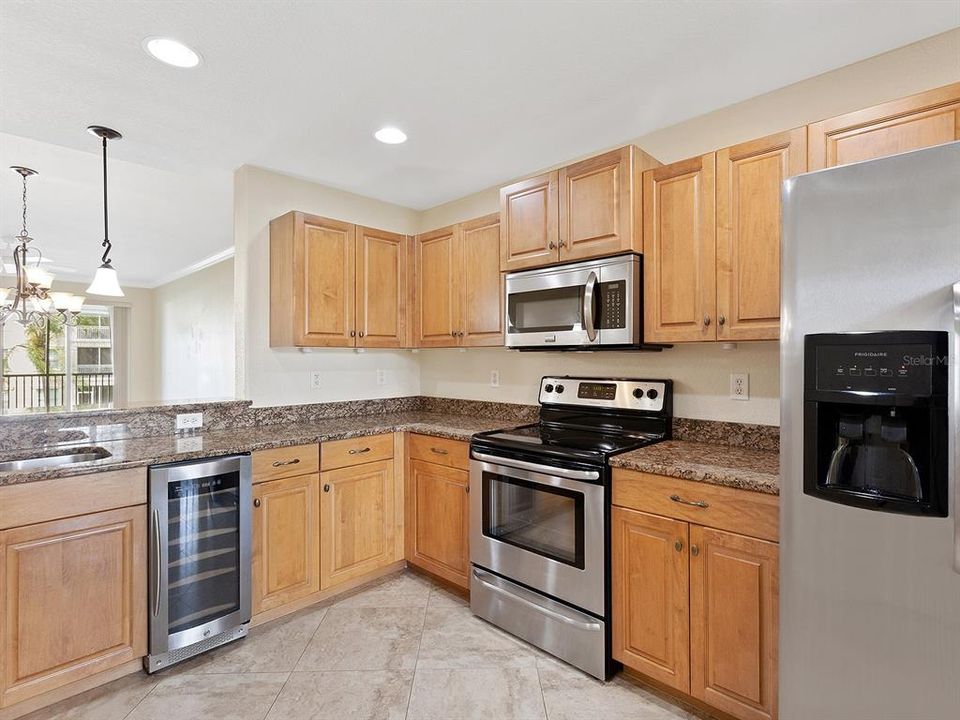 For Sale: $365,000 (2 beds, 2 baths, 1725 Square Feet)