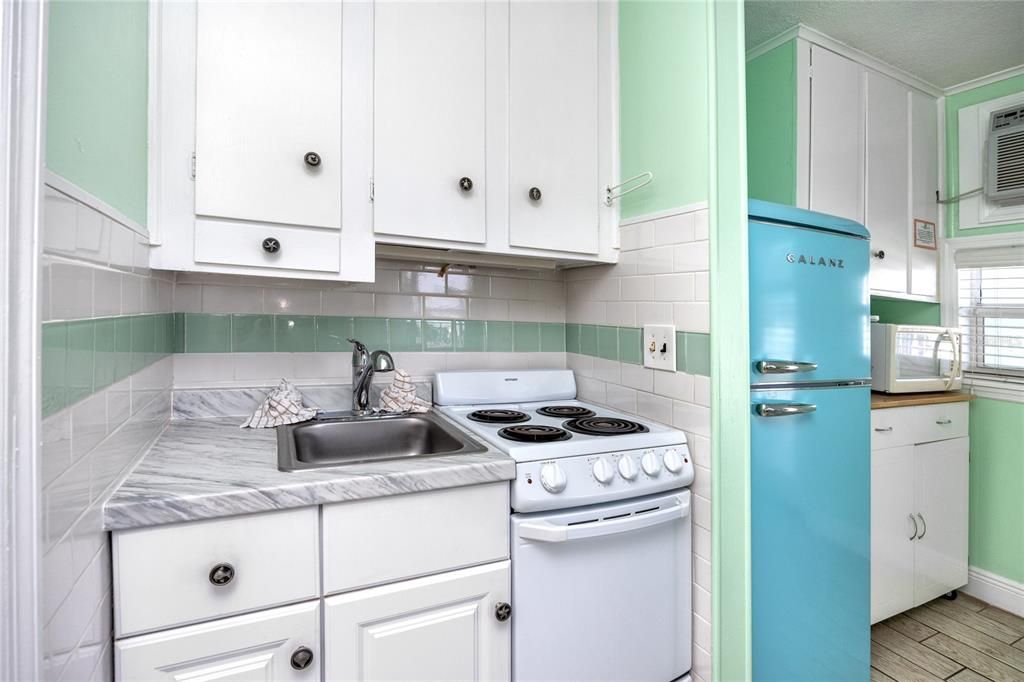 Active With Contract: $333,000 (1 beds, 1 baths, 341 Square Feet)