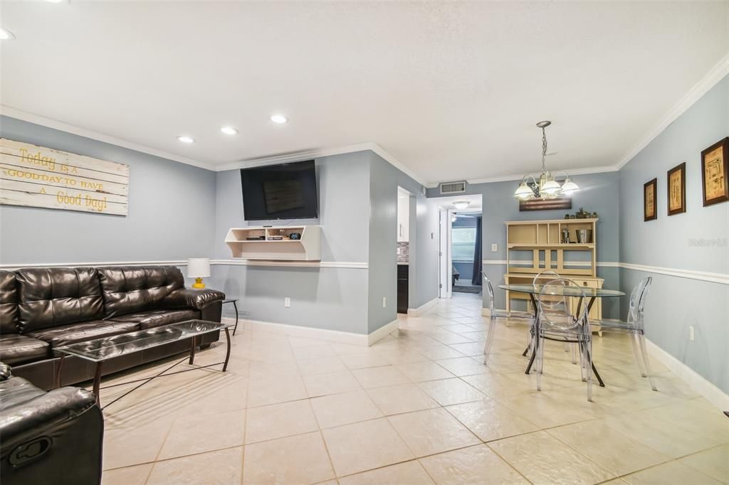 For Rent: $1,725 (1 beds, 1 baths, 760 Square Feet)