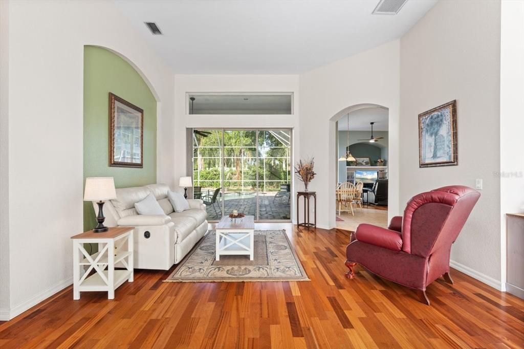 Под контрактом: $799,999 (4 спален, 3 ванн, 2527 Квадратных фут)