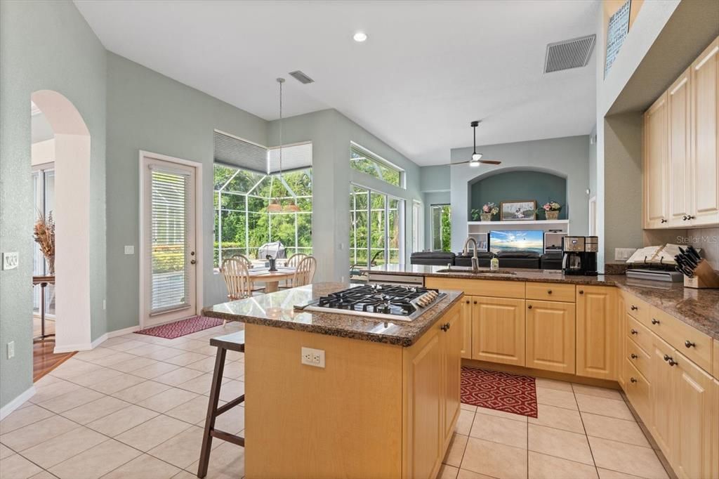 Под контрактом: $799,999 (4 спален, 3 ванн, 2527 Квадратных фут)