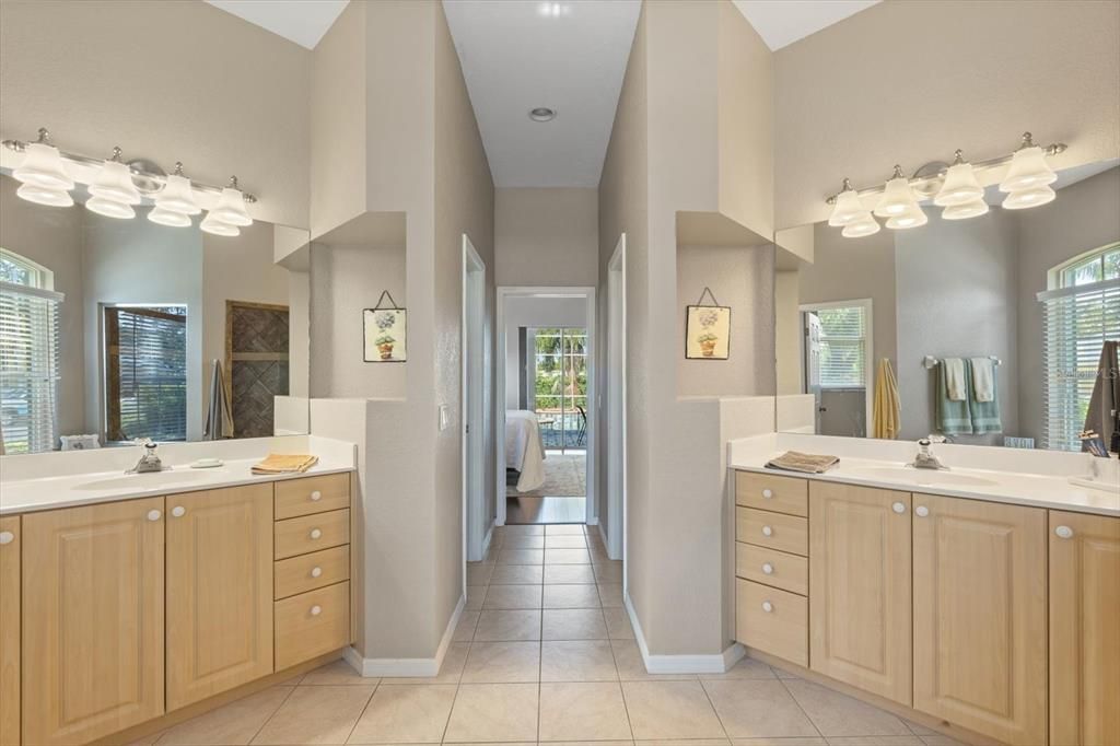 Под контрактом: $799,999 (4 спален, 3 ванн, 2527 Квадратных фут)