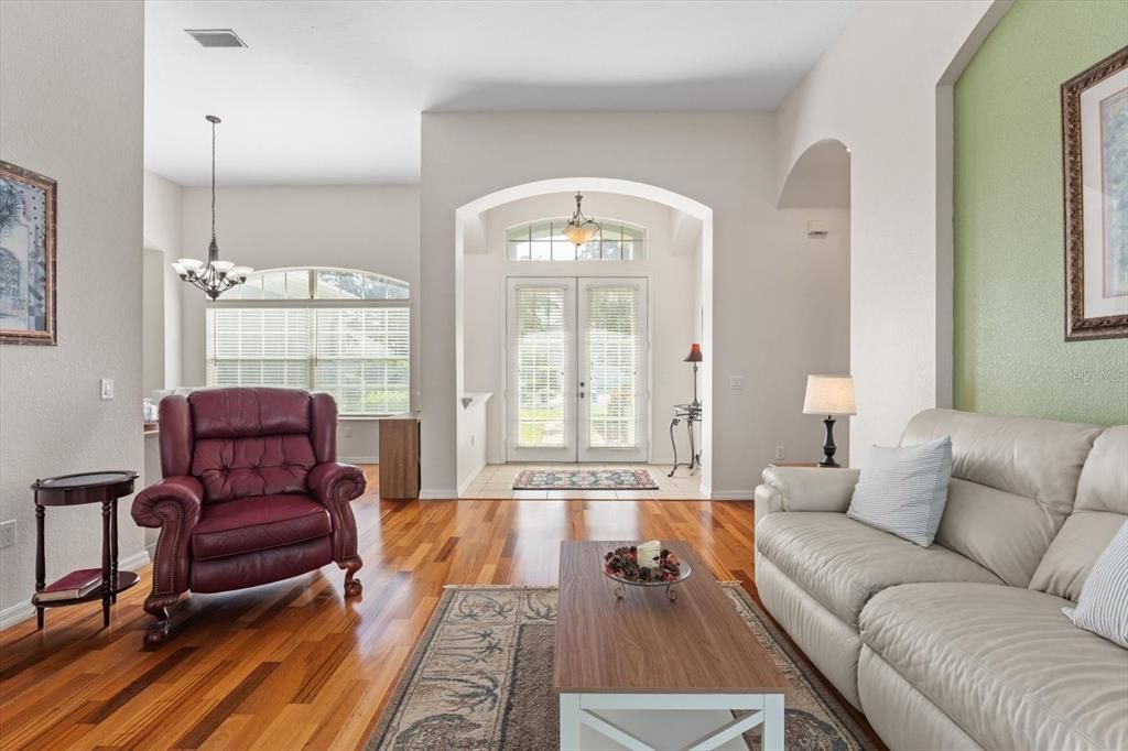 Под контрактом: $799,999 (4 спален, 3 ванн, 2527 Квадратных фут)