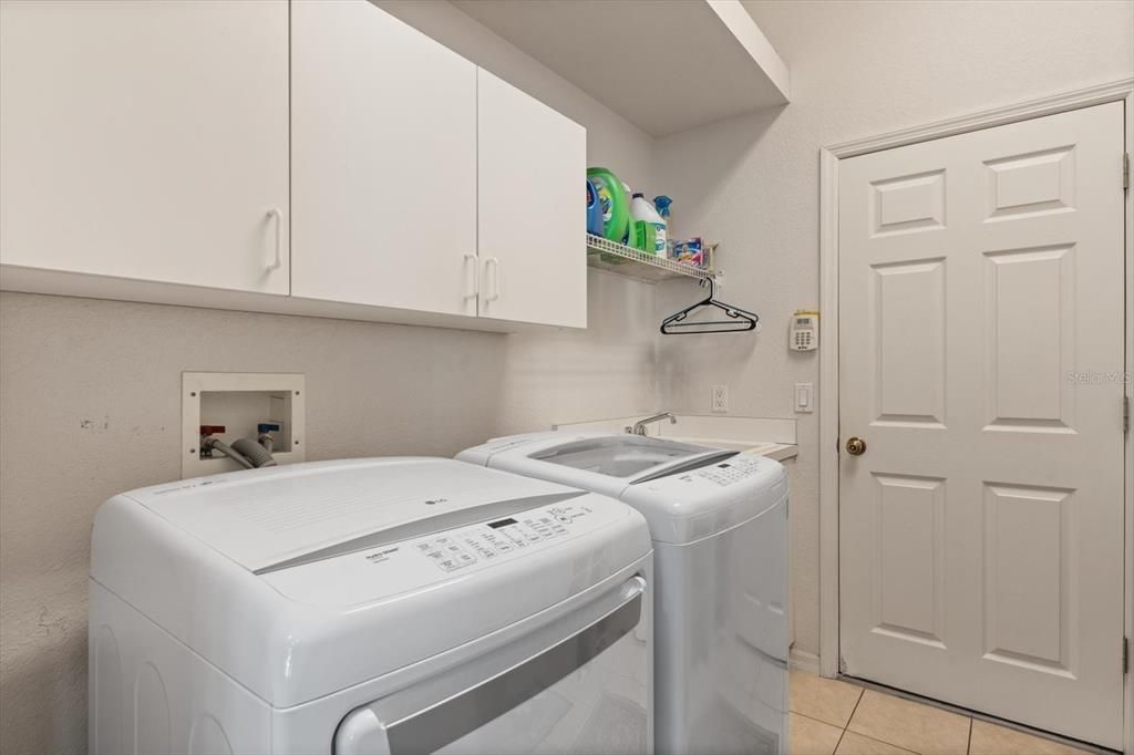 Под контрактом: $799,999 (4 спален, 3 ванн, 2527 Квадратных фут)