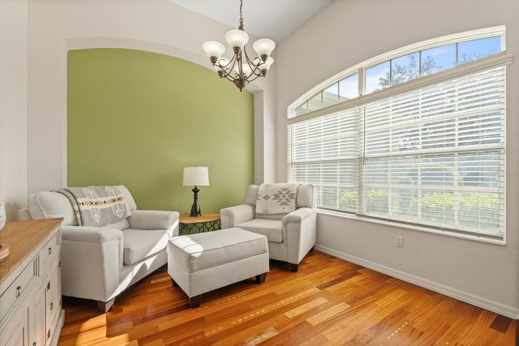 Под контрактом: $799,999 (4 спален, 3 ванн, 2527 Квадратных фут)