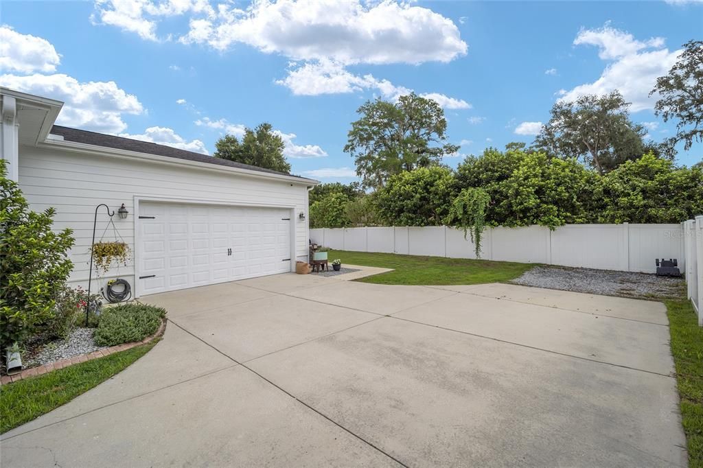 Active With Contract: $589,900 (4 beds, 3 baths, 2323 Square Feet)