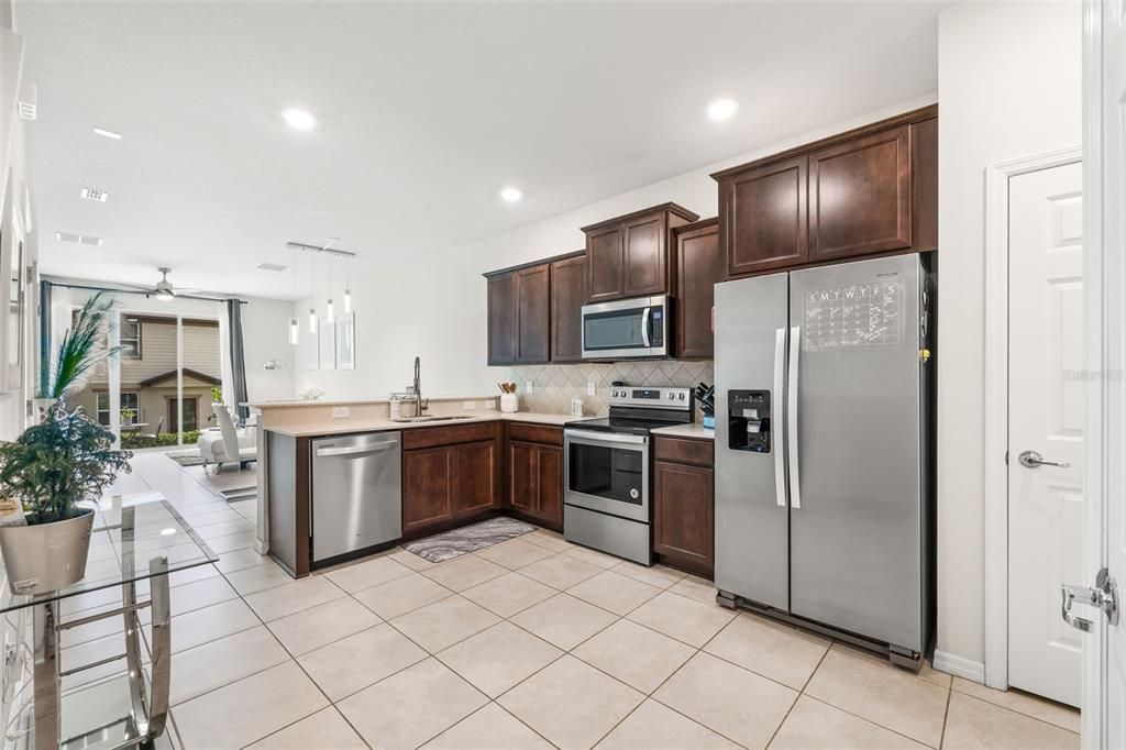 Active With Contract: $275,000 (2 beds, 2 baths, 1588 Square Feet)