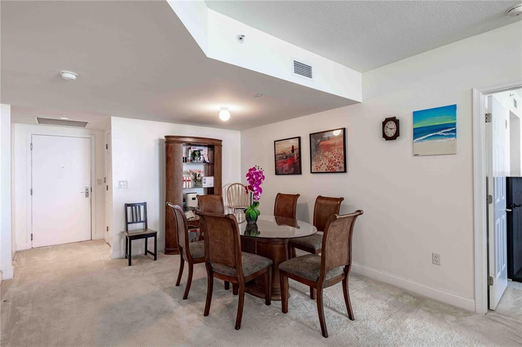 For Sale: $374,700 (2 beds, 2 baths, 1539 Square Feet)