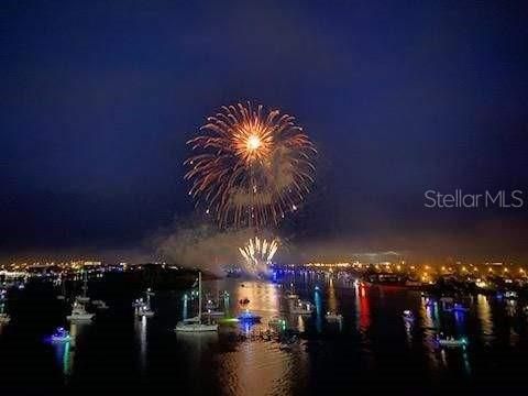 Fireworks & boat parades are amazing!