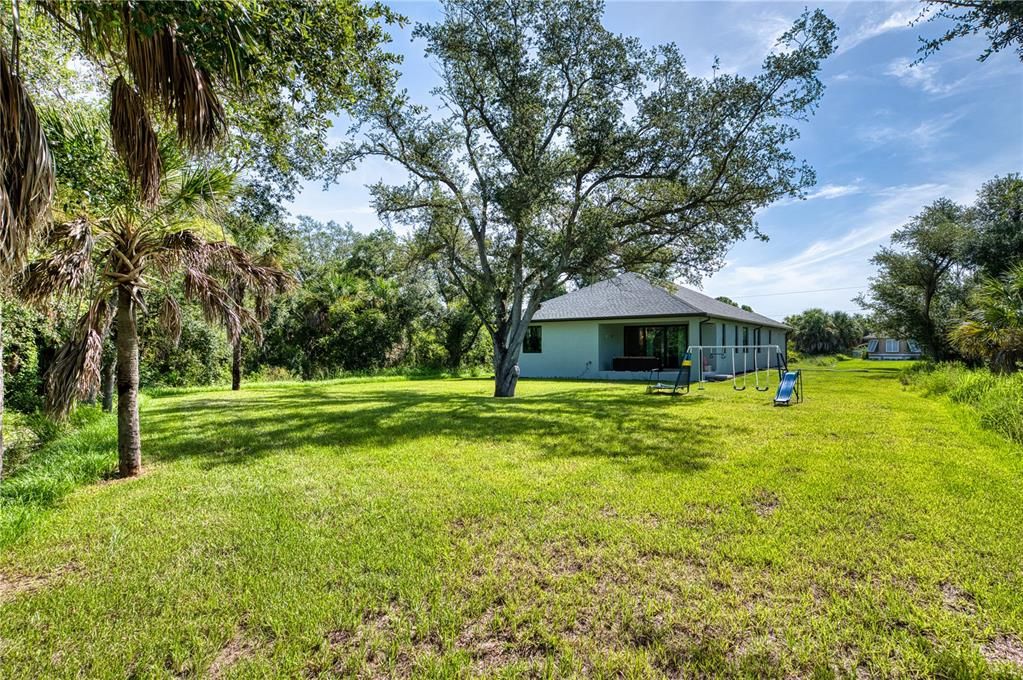 Active With Contract: $389,900 (4 beds, 2 baths, 1935 Square Feet)