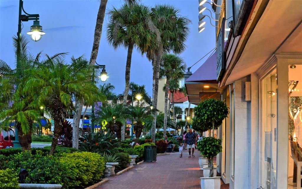 St. Armands Circle for World-class Boutiques