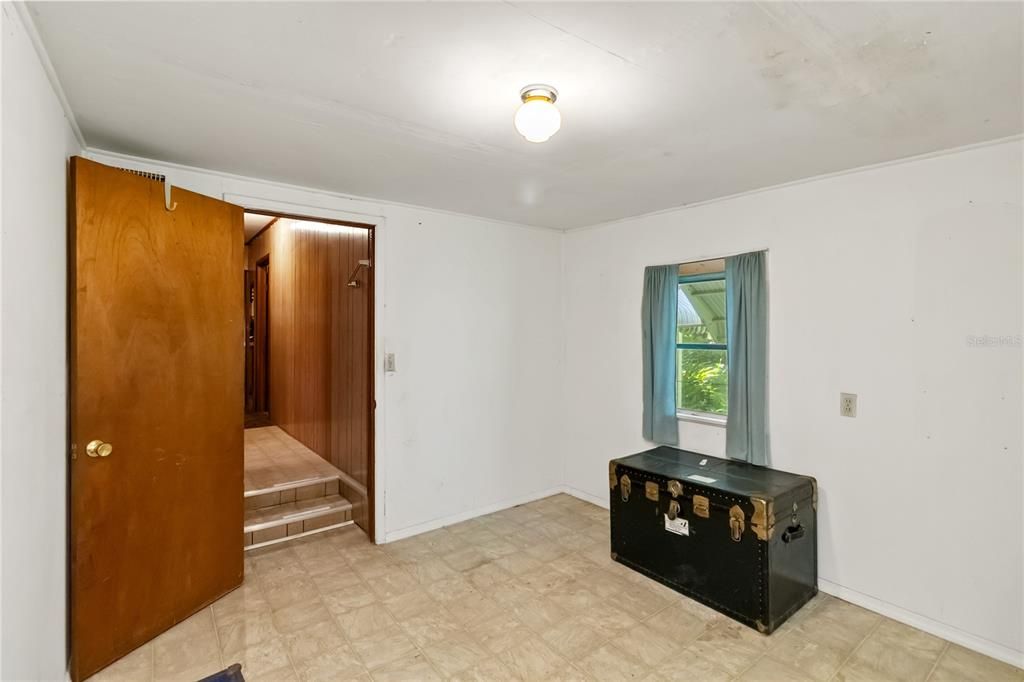 For Sale: $249,000 (3 beds, 1 baths, 1277 Square Feet)