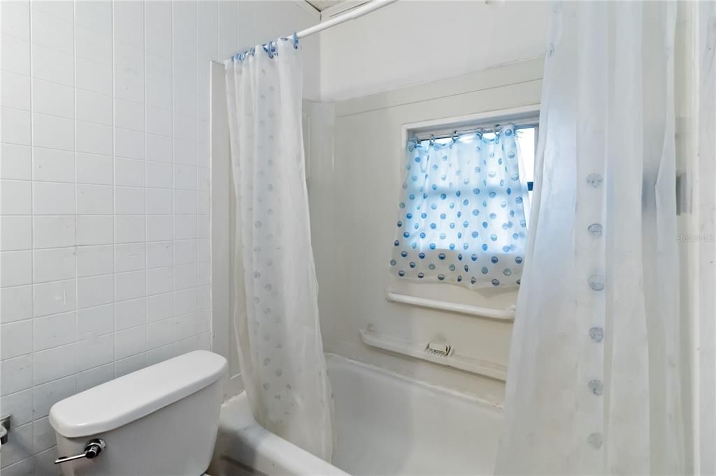 For Sale: $249,000 (3 beds, 1 baths, 1277 Square Feet)