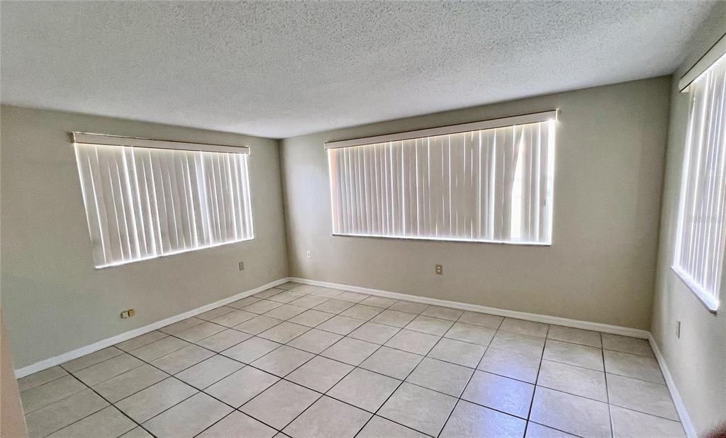 Active With Contract: $1,500 (2 beds, 1 baths, 1104 Square Feet)