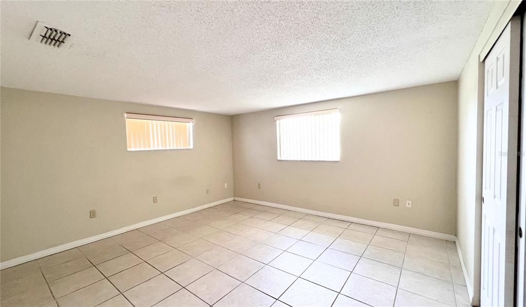 Active With Contract: $1,500 (2 beds, 1 baths, 1104 Square Feet)