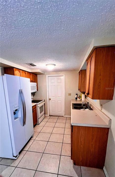 Active With Contract: $1,500 (2 beds, 1 baths, 1104 Square Feet)