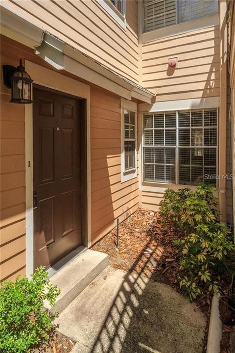 Active With Contract: $184,900 (2 beds, 2 baths, 984 Square Feet)