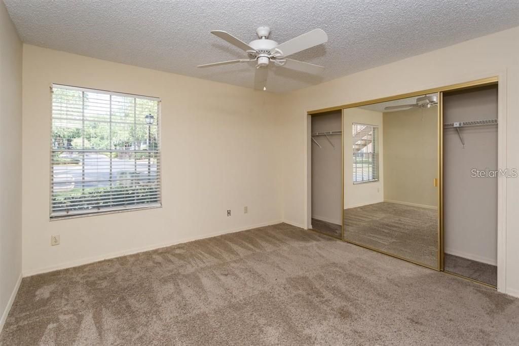 Active With Contract: $184,900 (2 beds, 2 baths, 984 Square Feet)