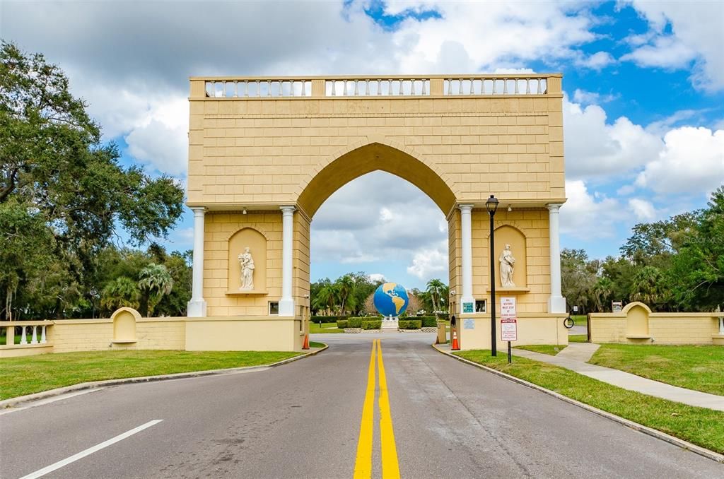 MAIN ENTRANCE FROM SUNSET POINT ROAD