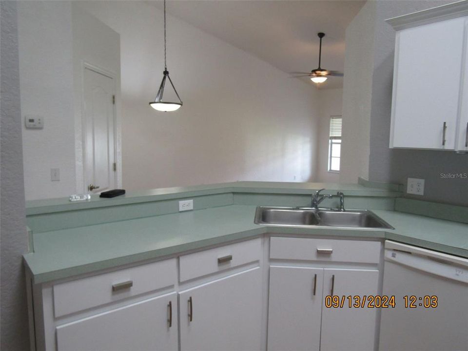 For Rent: $2,125 (3 beds, 2 baths, 1288 Square Feet)