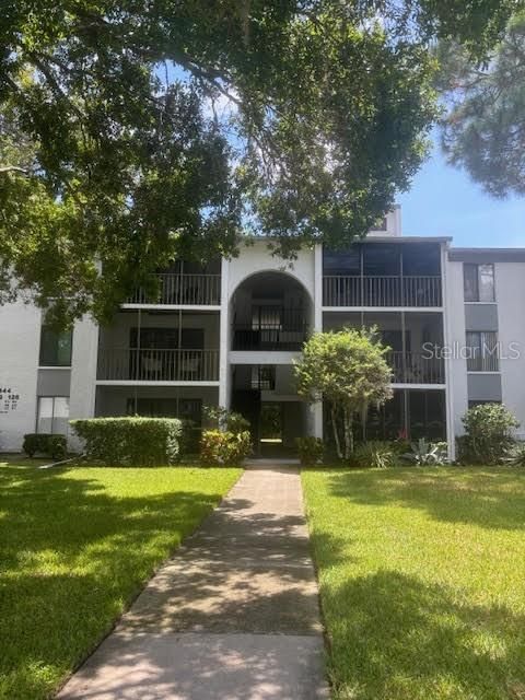 For Rent: $2,000 (2 beds, 2 baths, 979 Square Feet)