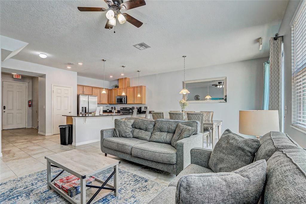 Active With Contract: $368,000 (4 beds, 3 baths, 1637 Square Feet)