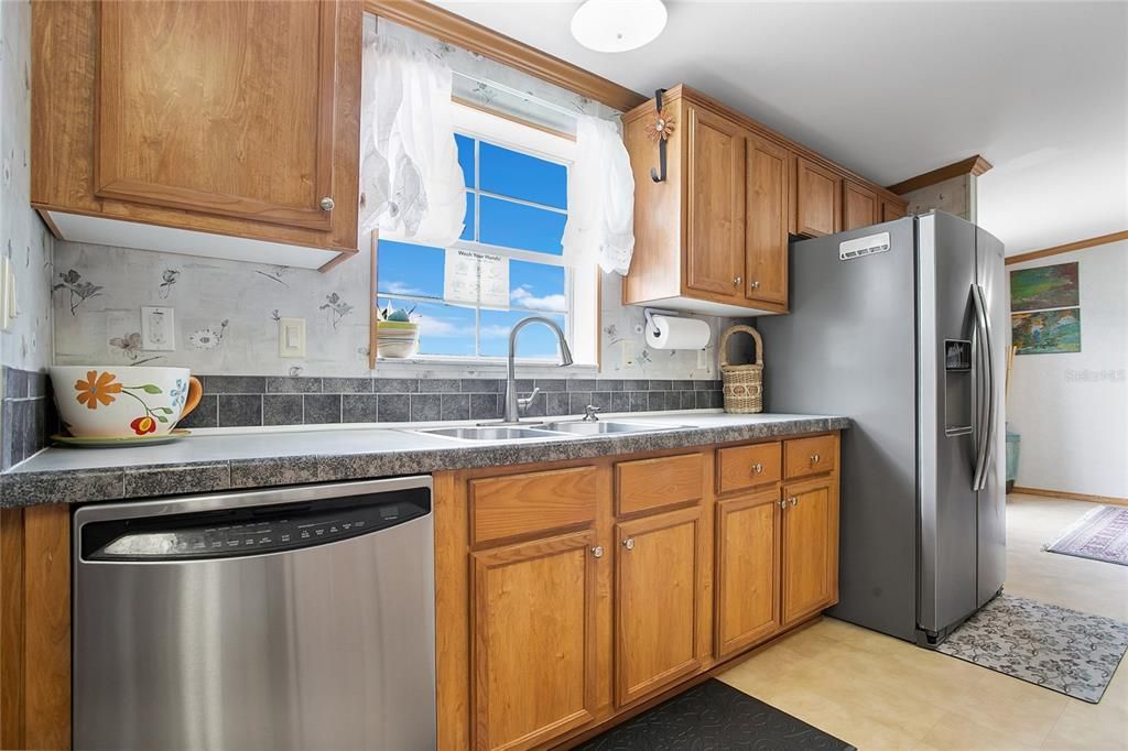 Active With Contract: $375,000 (4 beds, 2 baths, 2560 Square Feet)