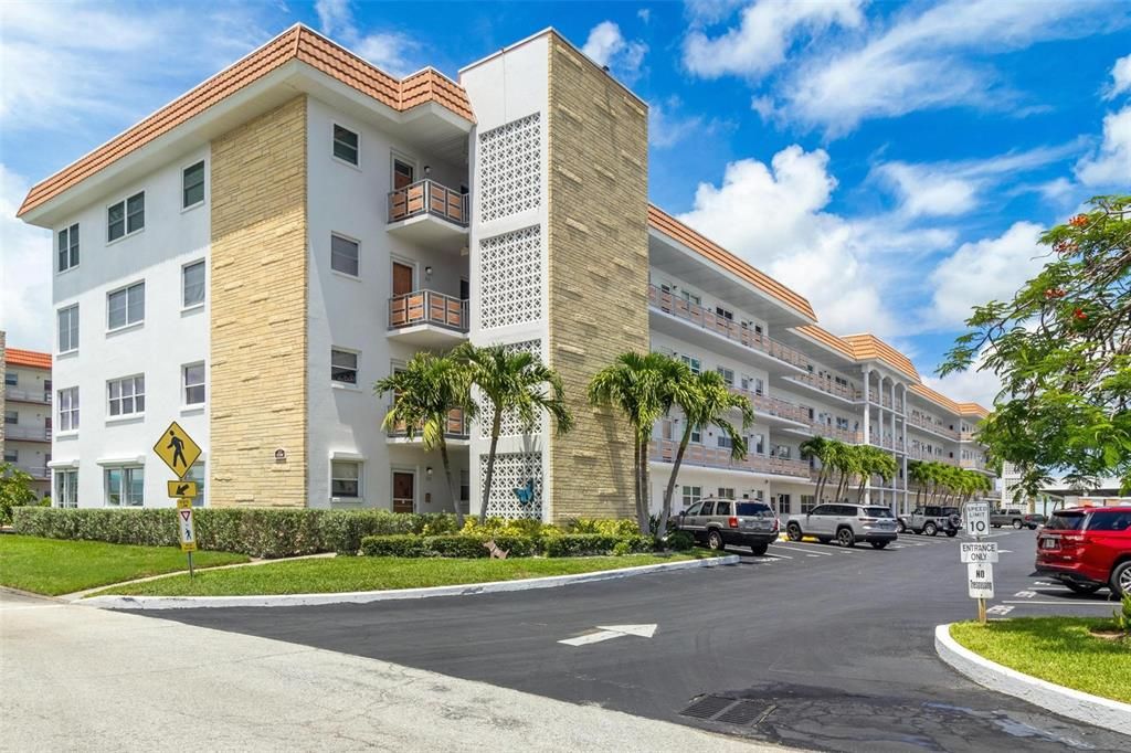 Active With Contract: $1,600 (1 beds, 1 baths, 1060 Square Feet)